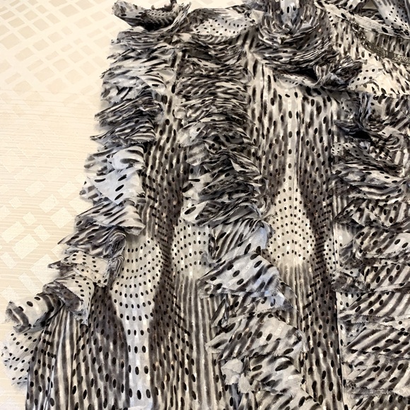 St. John Couture Sleeveless Ruffled Feather Blouse Size 2 or Extra Small - Picture 5 of 11